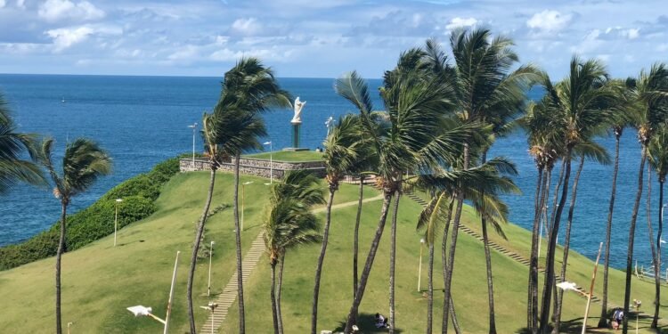 Ossada humana está localizada em terreno próximo ao Cristo da Barra, em Salvador