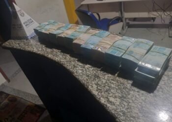 Homem é detido com R$ 500 mil em espécie na Via Dutra, em Piraí