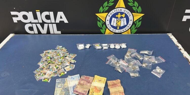 Jovem é preso e adolescente apreendido com drogas em Angra dos Reis