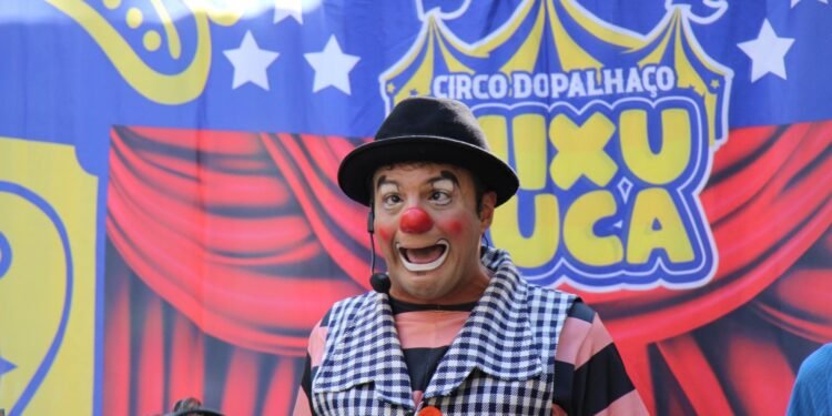 Palhaço Mixuruca apresenta espetáculo “Viva!” em Petrópolis