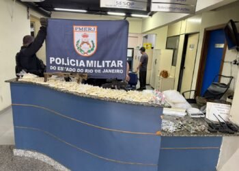 PM apreende mais de mil cápsulas de cocaína durante ação contra o tráfico em Angra dos Reis