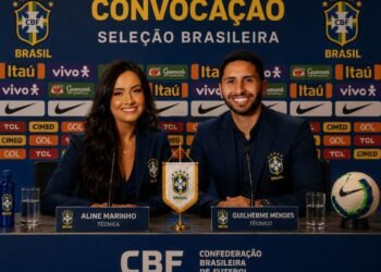 Casal usa figurinhas para chamar padrinhos após surpresa com jogo