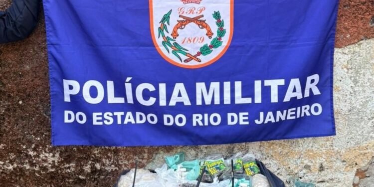 Polícia Militar apreende 11 kg de drogas em Angra dos Reis Polícia Militar apreende 11 kg de drogas em Angra dos Reis
