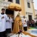 Corpus Christi reúne coleta e mantém tradição dos tapetes no Centro de Campos