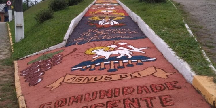 Tapetes de Corpus Christi: Fiéis celebram tradição no Sul e Costa Verde