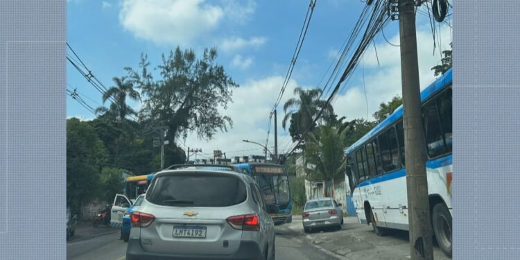 Operação na Gardênia Azul tem presos e afeta 18 linhas Operação na Gardênia Azul tem presos e afeta 18 linhas