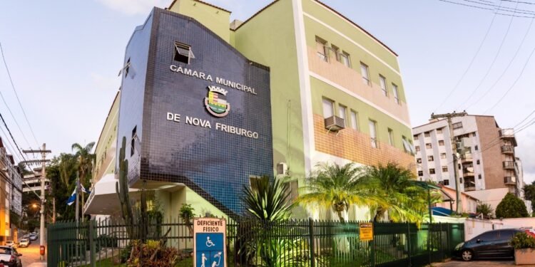 Prefeito de Nova Friburgo veta auxílio-alimentação para vereadores e aponta irregularidade fiscal Prefeito de Nova Friburgo veta auxílio-alimentação para vereadores e aponta irregularidade fiscal