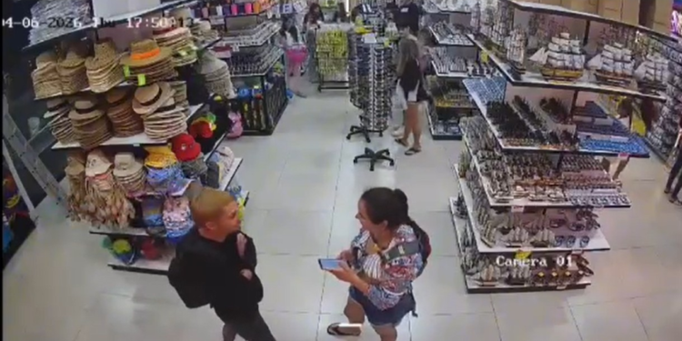 Câmeras flagram casal furtando óculos na loja de Arraial do Cabo