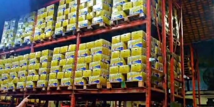Suspeitos de recepção de carga roubada de alho estão presos no RJ