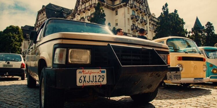 Exposição de carros antigos reúne cerca de 450 veículos em Petrópolis Exposição de carros antigos reúne cerca de 450 veículos em Petrópolis