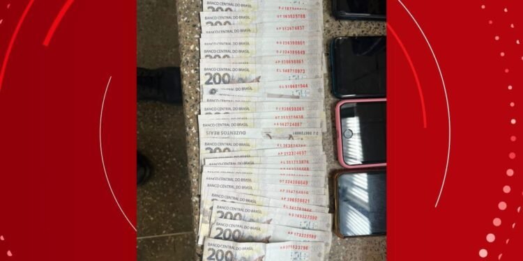 Quatro pessoas são detidas com cédulas falsas no interior da Bahia Quatro pessoas são detidas com cédulas falsas no interior da Bahia