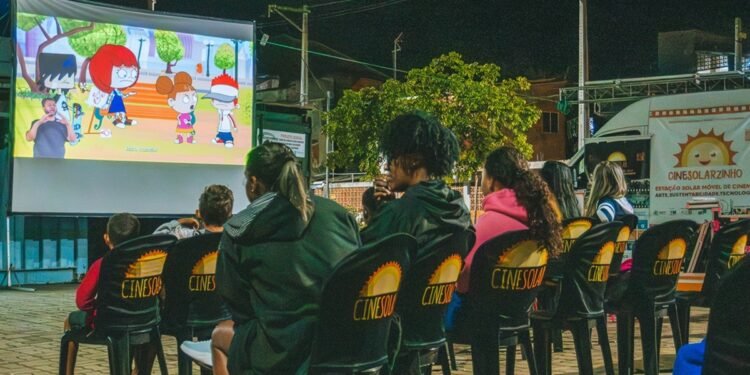 Cinema itinerante movido a energia solar terá sessões em Macaé