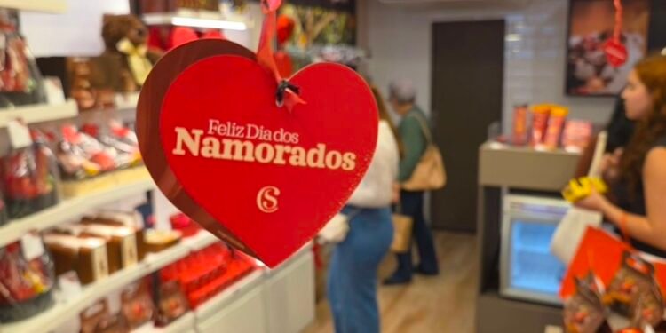 Dia dos Namorados movimenta comércio de Campos com compras de última hora Dia dos Namorados movimenta comércio de Campos com compras de última hora