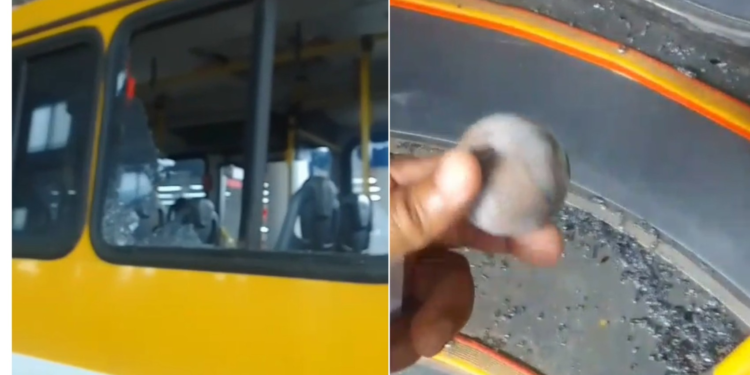 Motorista de ônibus fica ferido após homens vandalizarem transporte com explosivos e bolas de sinuca em Salvador