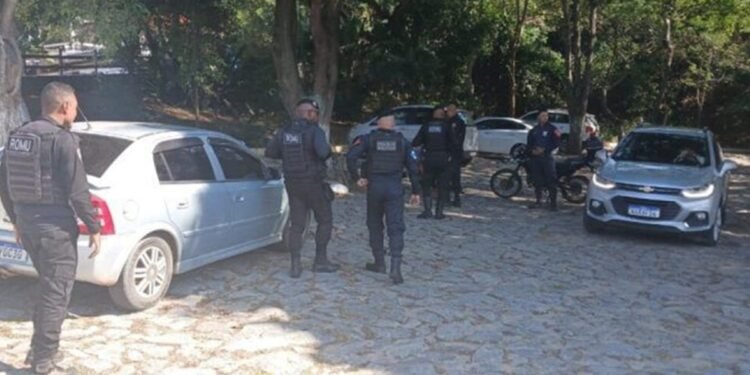 Operação fiscaliza pontos de ‘flanelagem’ no Centro de Cabo Frio