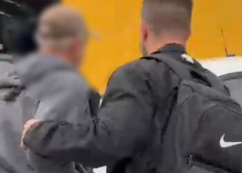 Polícia Civil prende foragido da Justiça dentro de ônibus na rodovia de Barra Mansa