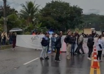 Manifestação contra fim da emergência de hospital em Angra dos Reis