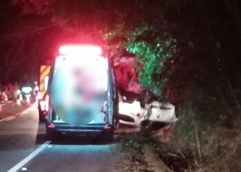 VÍDEO: Dois carros capotam e mulher ficam feridos em acidente em Paraty