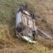 Carro sai da pista e cai em ribanceira na Rodovia do Contorno, em Volta Redonda Carro sai da pista e cai em ribanceira na Rodovia do Contorno, em Volta Redonda