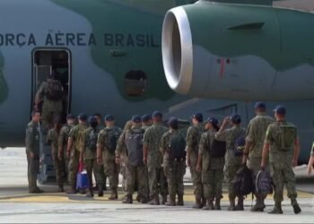 Avião da FAB decola do Galeão, no Rio, com ajuda humanitária para a Venezuela