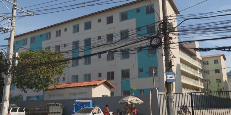 Após 16 anos de espera, mais de 600 famílias ainda aguardam moradias prometidas pelo governo do RJ em Inhaúma Após 16 anos de espera, mais de 600 famílias ainda aguardam moradias prometidas pelo governo do RJ em Inhaúma