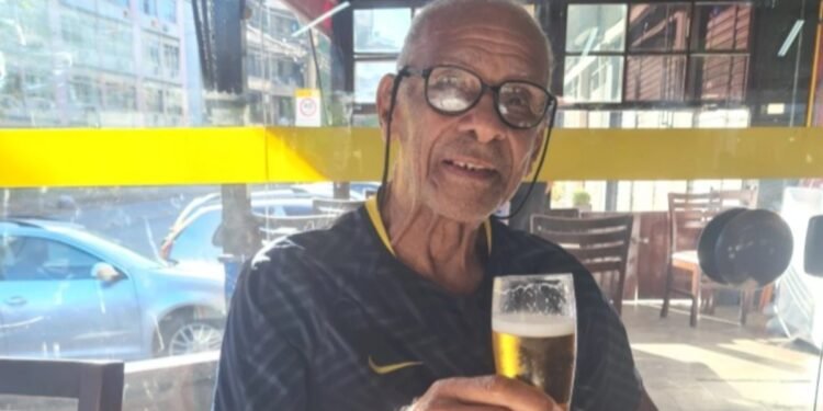 Brito, zagueiro campeão mundial em 70, morre aos 86 anos no Rio