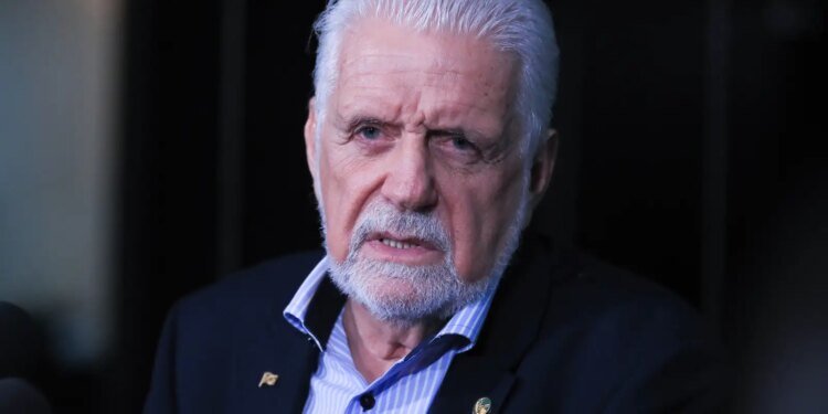 Jaques Wagner Deixa Liderança do Governo no Senado para Focar em Defesa e Reeleições