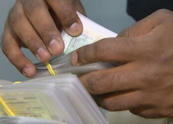 PRF alerta para golpistas que usam nome da instituição para prometer reduzir multas na CNH