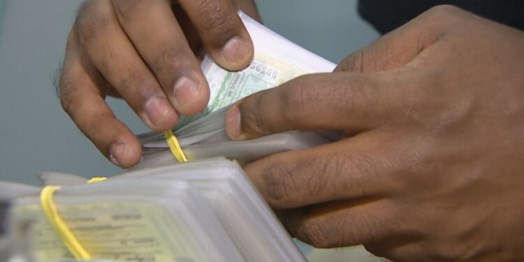PRF alerta para golpistas que usam nome da instituição para prometer reduzir multas na CNH