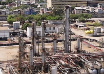 RJ suspende parcialmente licença ambiental da Refit