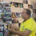 Artesão do Rio produz réplicas da taça da Copa do Mundo há mais de 30 anos e já apresentou ídolos do futebol Artesão do Rio produz réplicas da taça da Copa do Mundo há mais de 30 anos e já apresentou ídolos do futebol
