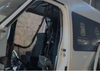 Van da Prefeitura de Porciúncula roubada com pacientes é achada em desmanche clandestino no RJ