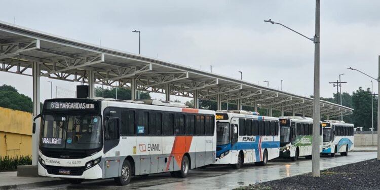 Terminal Margaridas recebe novas linhas da Baixada integradas ao BRT Terminal Margaridas recebe novas linhas da Baixada integradas ao BRT