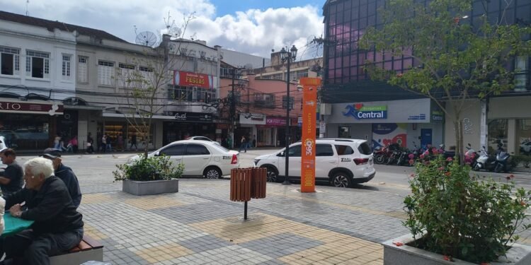 Teresópolis instala primeiros totens inteligentes com reconhecimento facial Teresópolis instala primeiros totens inteligentes com reconhecimento facial