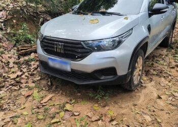 Homem é encontrado morto dentro de um carro abandonado na estrada de terra no sul da Bahia