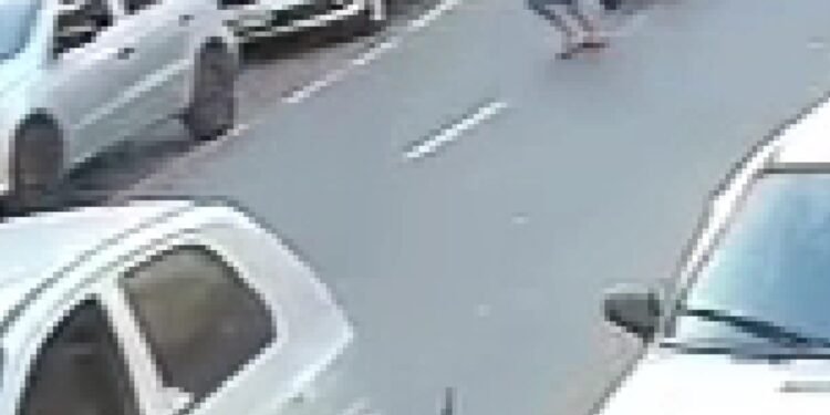 VÍDEO: Atropelamento de moto deixa duas pessoas feridas em Barra Mansa