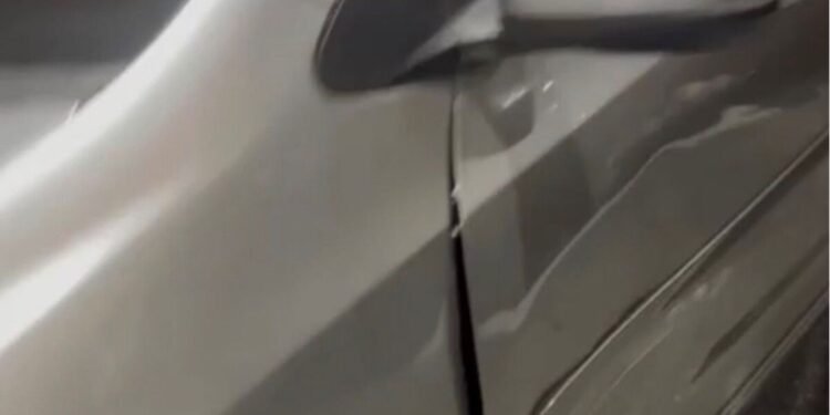 Acidente entre caminhão e carro interdita o trânsito na Vila Santa Cecília, em Volta Redonda Acidente entre caminhão e carro interdita o trânsito na Vila Santa Cecília, em Volta Redonda