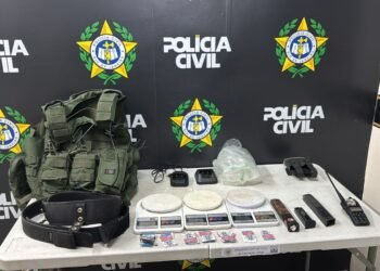 Operação da Polícia Civil prende sete pessoas por suspeita de tráfico de drogas em Volta Redonda