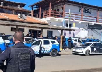 Operação da Polícia Militar captura foragida pela Justiça e apreende drogas em Paraty