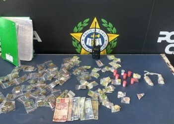 Dupla é presa por envolvimento com o tráfico de drogas em Angra dos Reis