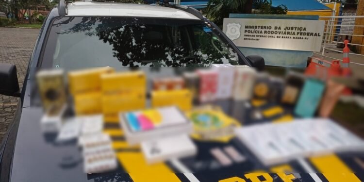 Eletrônicos e medicamentos são apreendidos na Via Dutra, em Resende Eletrônicos e medicamentos são apreendidos na Via Dutra, em Resende