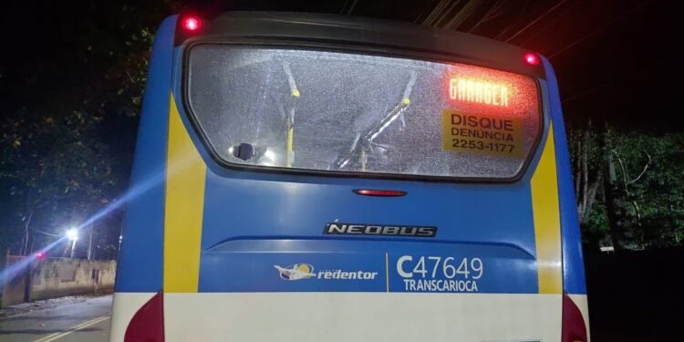 Greve dos rodoviários no Rio: ônibus são vandalizados em piquetes