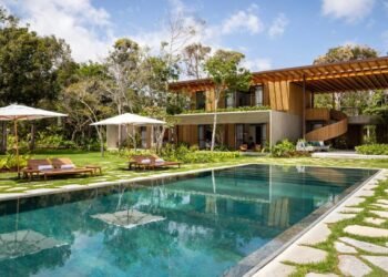 Conheça mansão de luxo em Trancoso que teve destaque na plataforma internacional de arquitetura