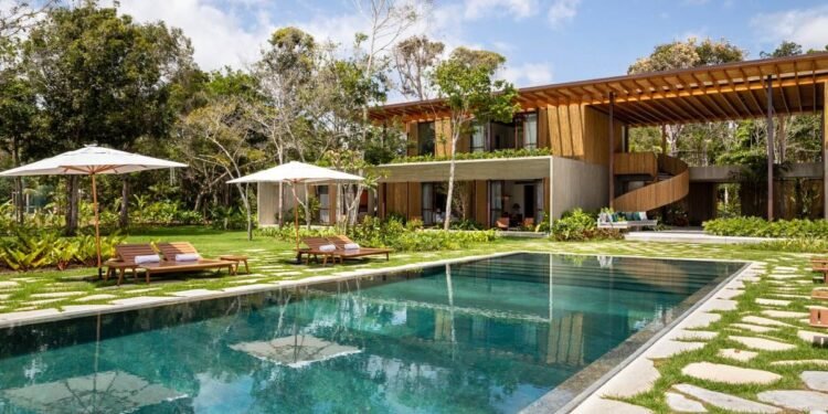 Conheça mansão de luxo em Trancoso que teve destaque na plataforma internacional de arquitetura Conheça mansão de luxo em Trancoso que teve destaque na plataforma internacional de arquitetura