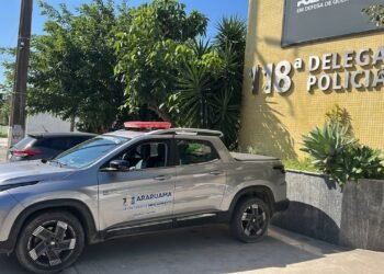 Balão cai na Lagoa de Araruama e mobilização operação de resgate