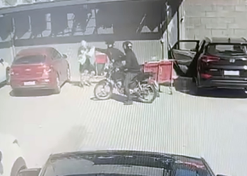 Idoso é baleado em tentativa de assalto na porta de supermercado no Recreio, na Zona Sudoeste do Rio