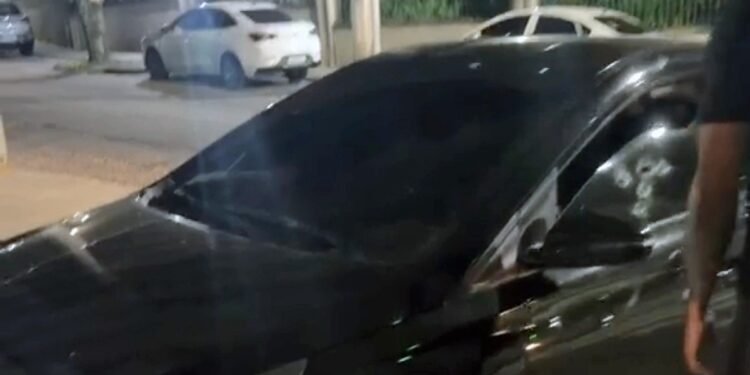 PM é executado com 23 tiros ao chegar em casa, na Zona Sudoeste do Rio; militar já foi preso por tráfico PM é executado com 23 tiros ao chegar em casa, na Zona Sudoeste do Rio; militar já foi preso por tráfico