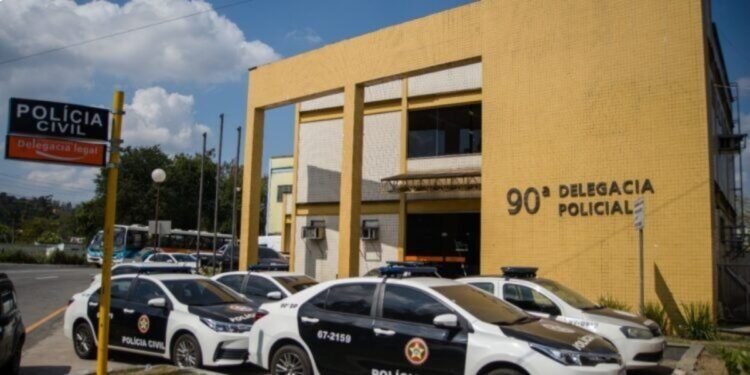 Homem está morto a tiros dentro do carro em Barra Mansa Homem está morto a tiros dentro do carro em Barra Mansa