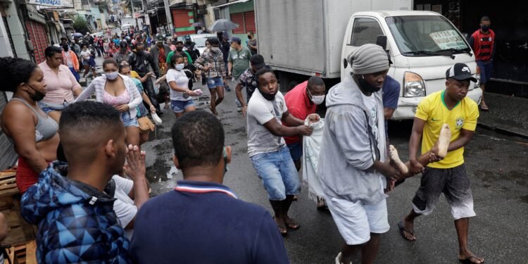 Mortes em ações policiais no RJ: 8 mil vítimas e recortes raciais Mortes em ações policiais no RJ: 8 mil vítimas e recortes raciais