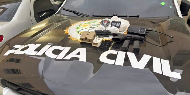 Polícia volta ao Muquiço para prender assassinos de inspetor vítima de emboscada na Av. Brasil; investigado é baleado em tiroteio Polícia volta ao Muquiço para prender assassinos de inspetor vítima de emboscada na Av. Brasil; investigado é baleado em tiroteio
